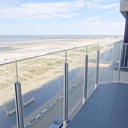 Attic In By The Beach, Cleaning Included * Nieuwpoort