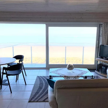 아파트 Attic In By The Beach, Cleaning Included 니우포르트