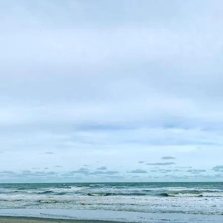 Attic In By The Beach, Cleaning Included 니우포르트