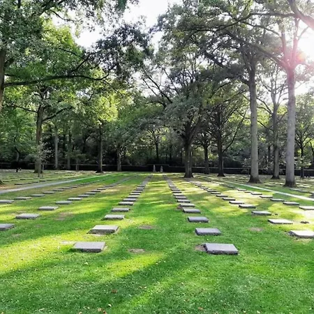 Attic In By The Beach, Cleaning Included 아파트 *